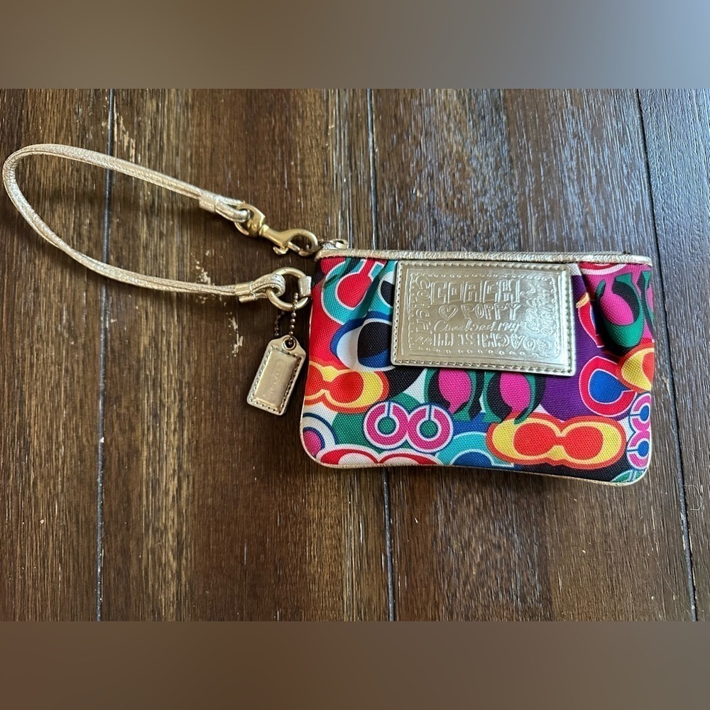 Coach poppy wristlet